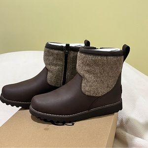 UGG Boy's Bayson II Pull-On Boot, NWT size 3